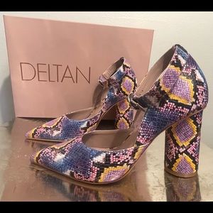 NWT DELTAN “Jami” Leather Snake Ankle Strap Pump